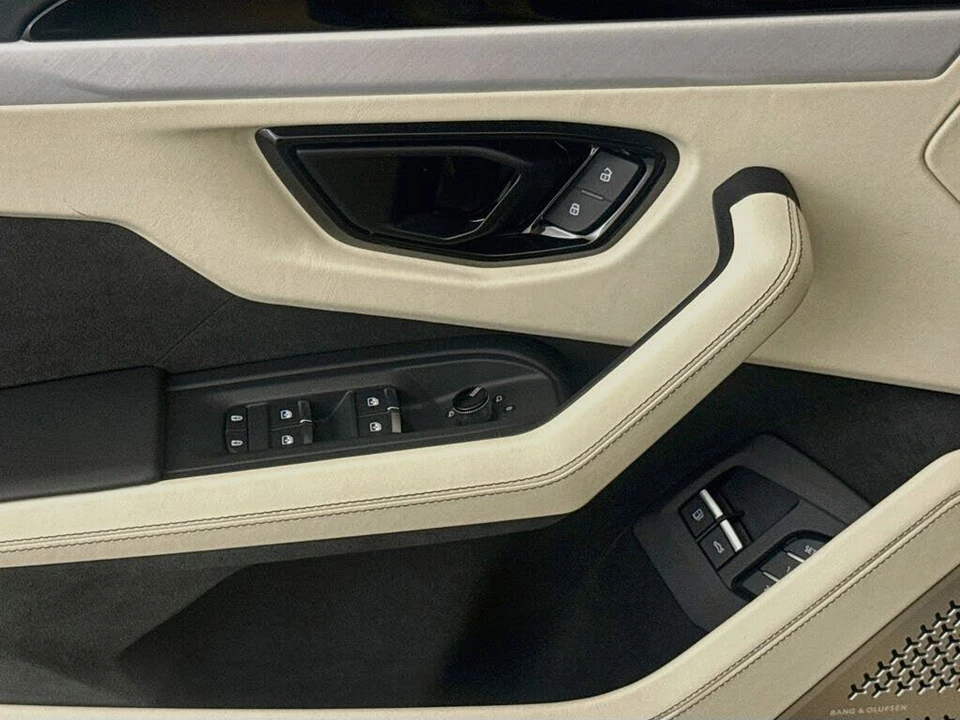 2026 Lamborghini Urus SE - Image 19 of 31