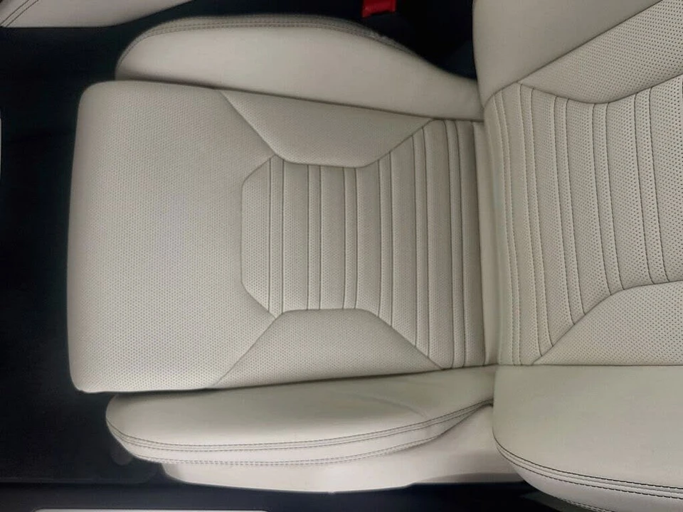 2026 Lamborghini Urus SE - Image 18 of 31
