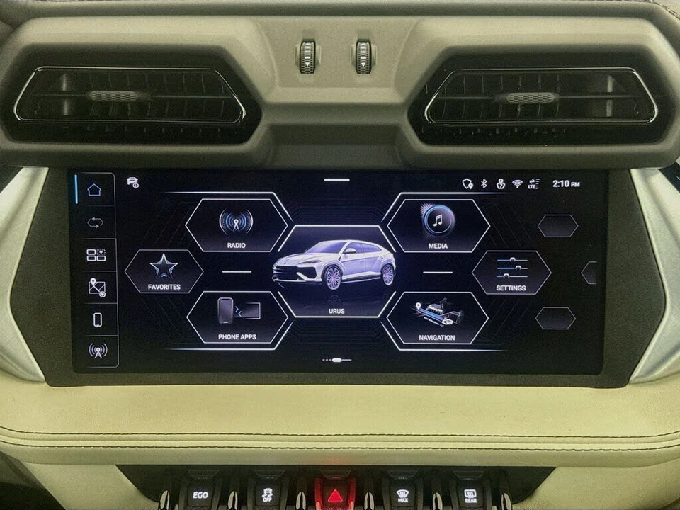 2026 Lamborghini Urus SE - Image 15 of 31