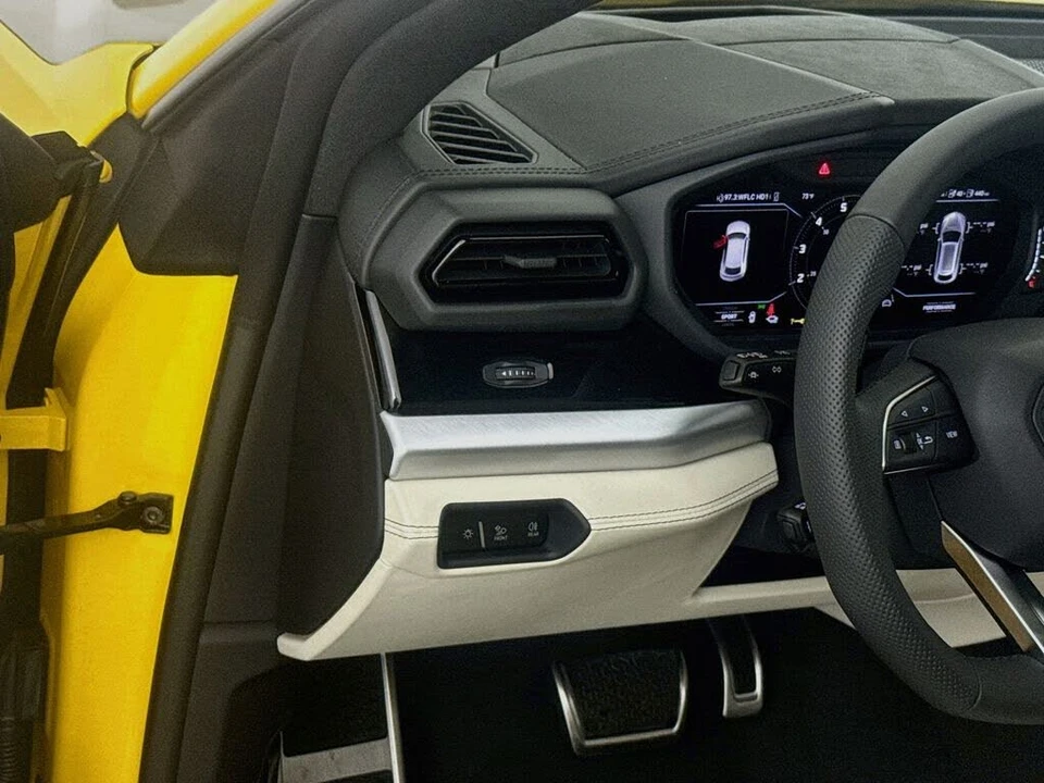 2026 Lamborghini Urus SE - Image 10 of 31