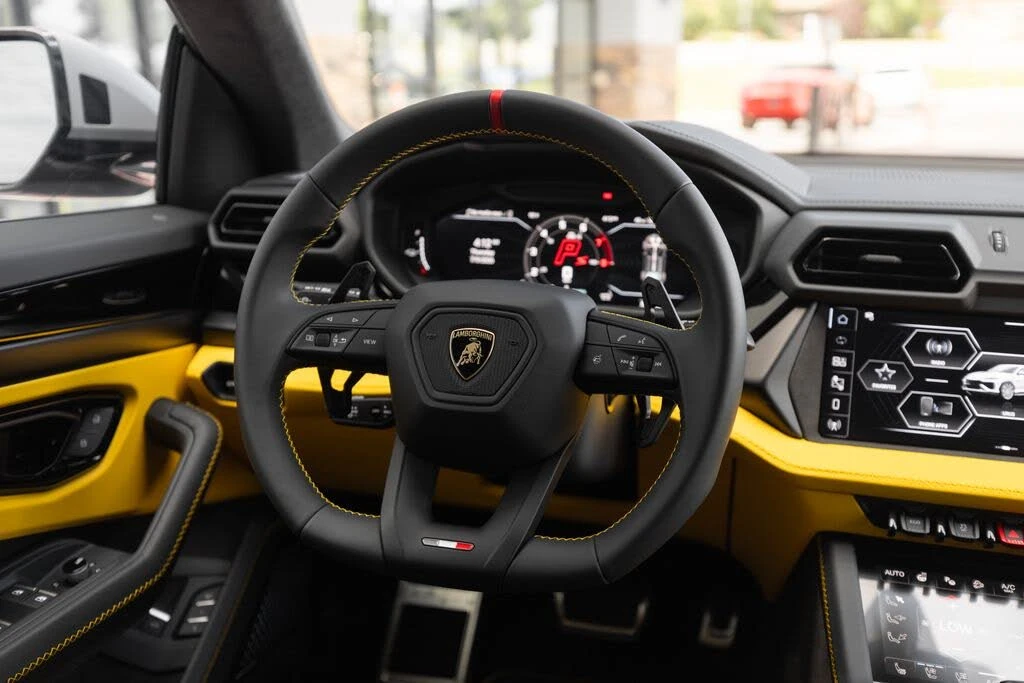 2026 Lamborghini Urus SE - Image 24 of 31