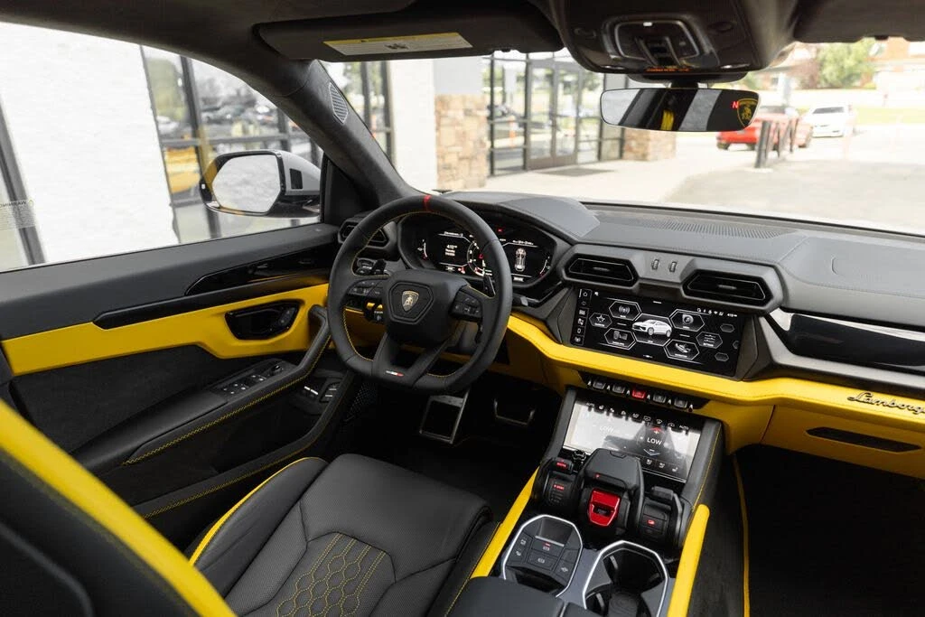 2026 Lamborghini Urus SE - Image 23 of 31