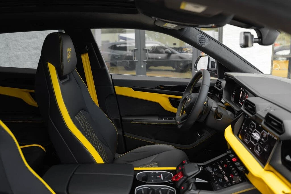2026 Lamborghini Urus SE - Image 18 of 31
