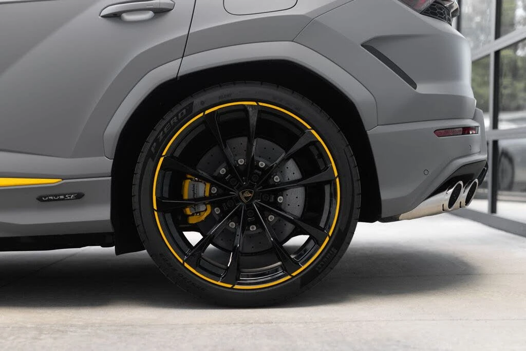 2026 Lamborghini Urus SE - Image 16 of 31