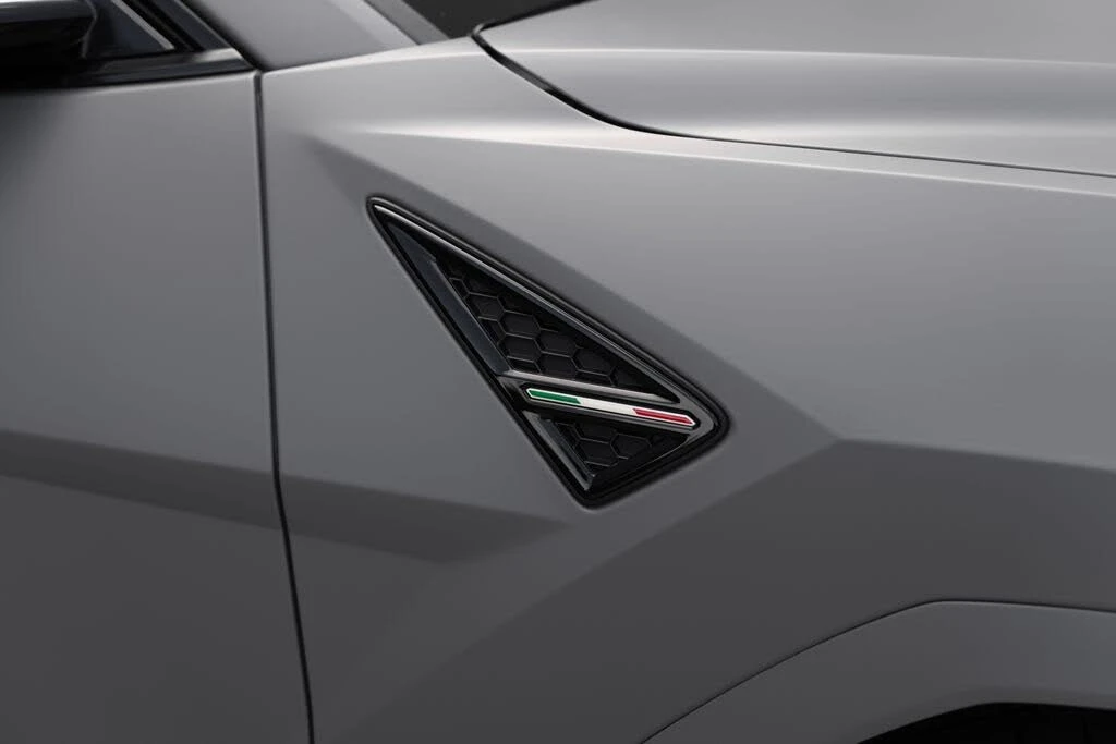 2026 Lamborghini Urus SE - Image 11 of 31