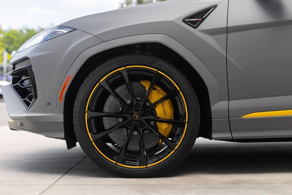 2026 Lamborghini Urus SE - Image 14 of 31