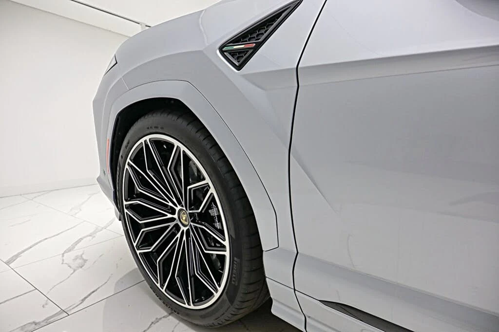 2026 Lamborghini Urus SE - Image 25 of 31