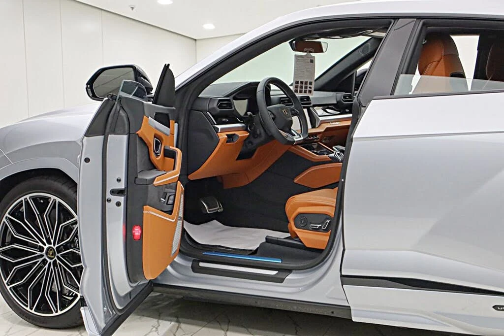 2026 Lamborghini Urus SE - Image 7 of 31