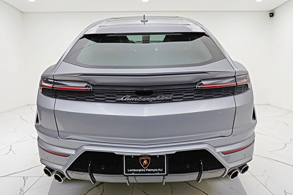 2026 Lamborghini Urus SE - Image 28 of 31