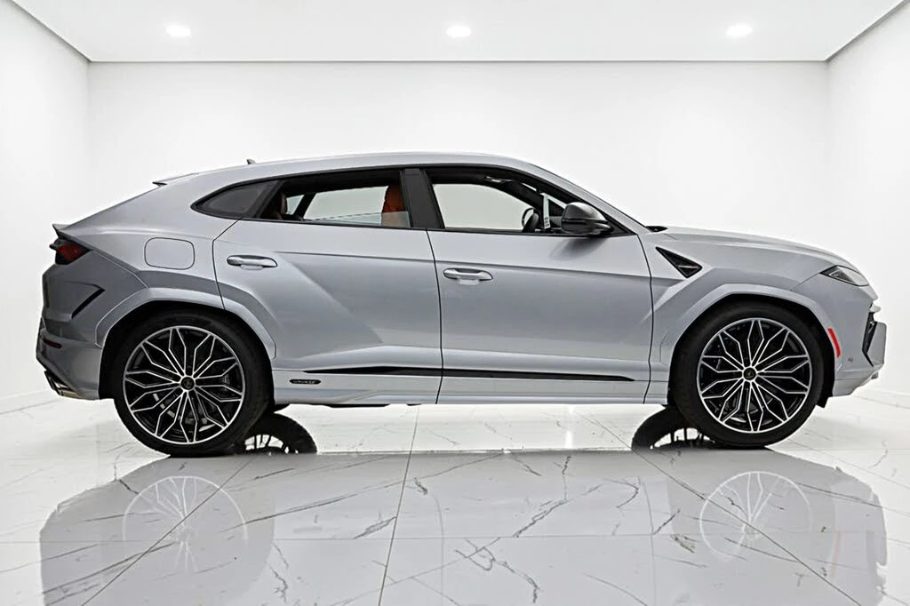 2026 Lamborghini Urus SE - Image 20 of 31