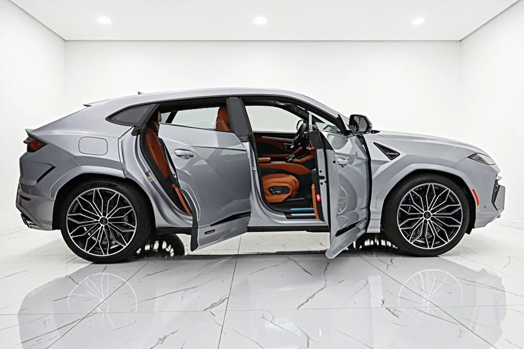 2026 Lamborghini Urus SE - Image 19 of 31
