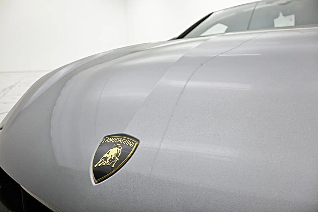 2026 Lamborghini Urus SE - Image 26 of 31