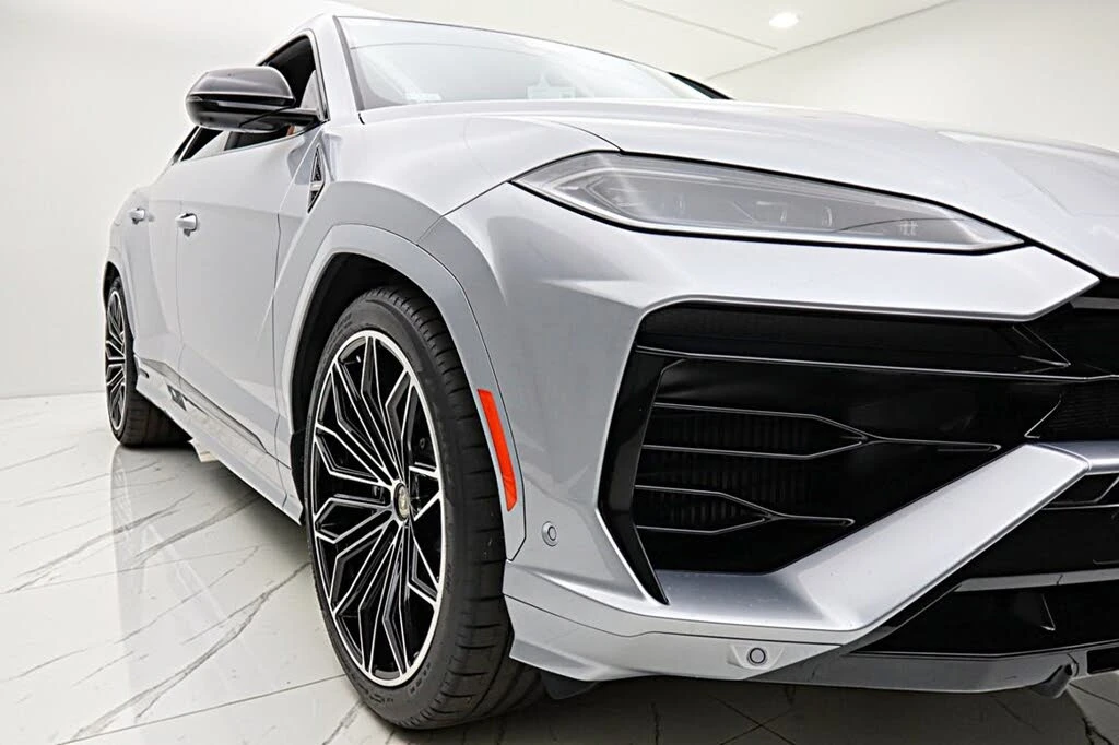 2026 Lamborghini Urus SE - Image 13 of 31