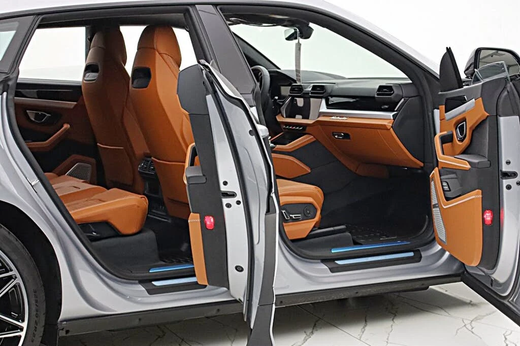 2026 Lamborghini Urus SE - Image 18 of 31