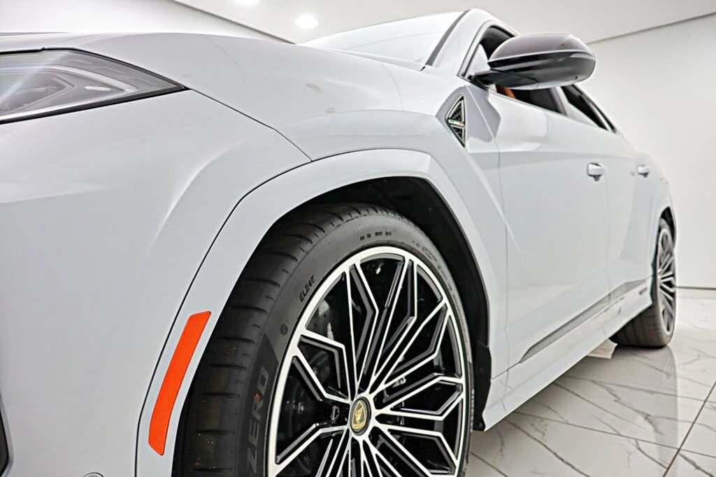 2026 Lamborghini Urus SE - Image 11 of 31