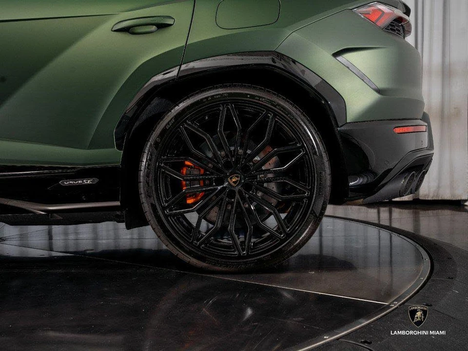 2026 Lamborghini Urus SE - Image 13 of 31