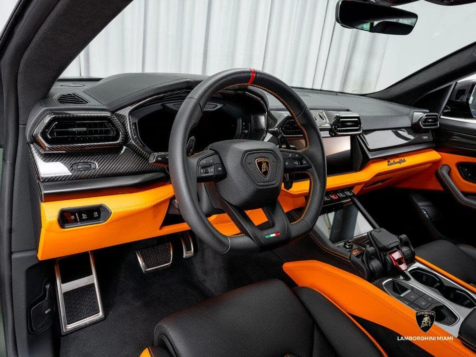 2026 Lamborghini Urus SE - Image 29 of 31