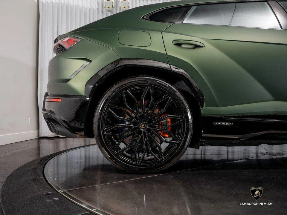 2026 Lamborghini Urus SE - Image 21 of 31