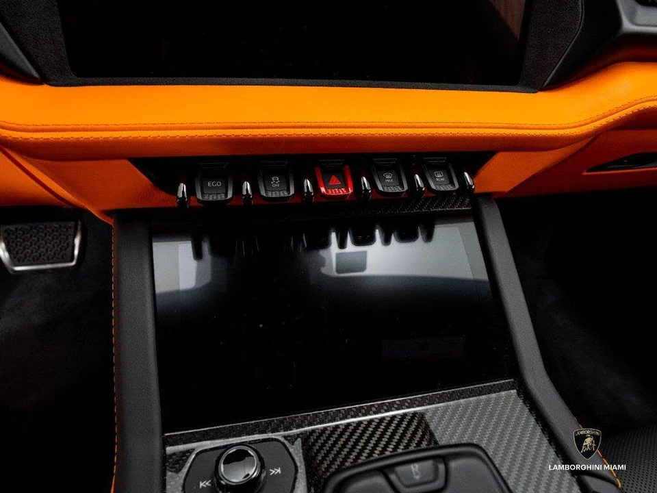 2026 Lamborghini Urus SE - Image 31 of 31