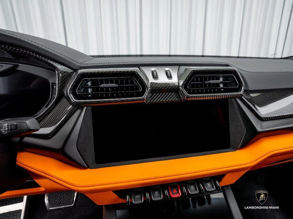 2026 Lamborghini Urus SE - Image 30 of 31