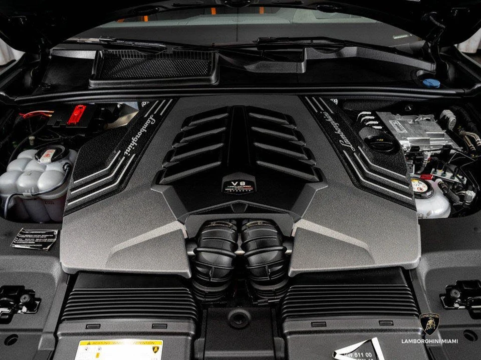 2026 Lamborghini Urus SE - Image 5 of 31