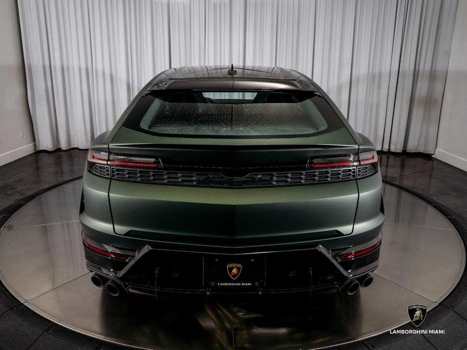 2026 Lamborghini Urus SE - Image 16 of 31