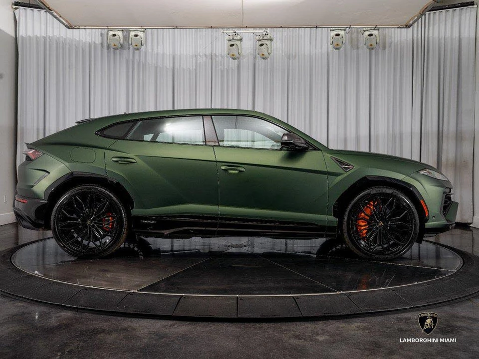 2026 Lamborghini Urus SE - Image 19 of 31