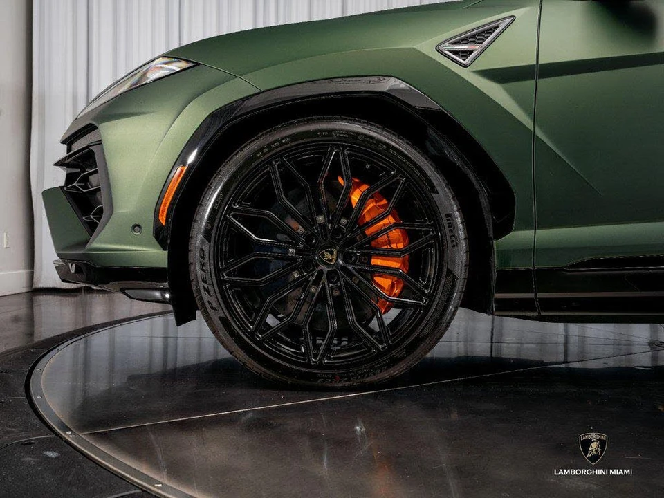 2026 Lamborghini Urus SE - Image 12 of 31