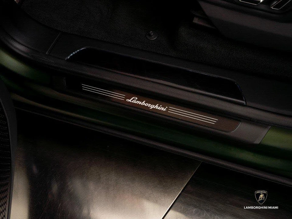 2026 Lamborghini Urus SE - Image 26 of 31