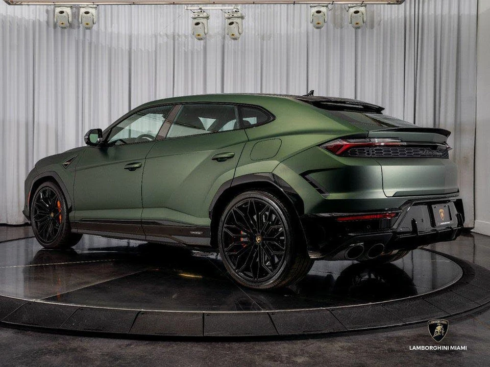 2026 Lamborghini Urus SE - Image 14 of 31