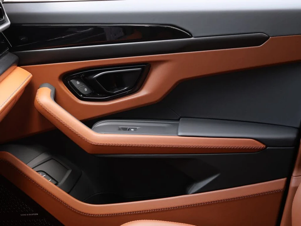 2026 Lamborghini Urus SE - Image 17 of 28