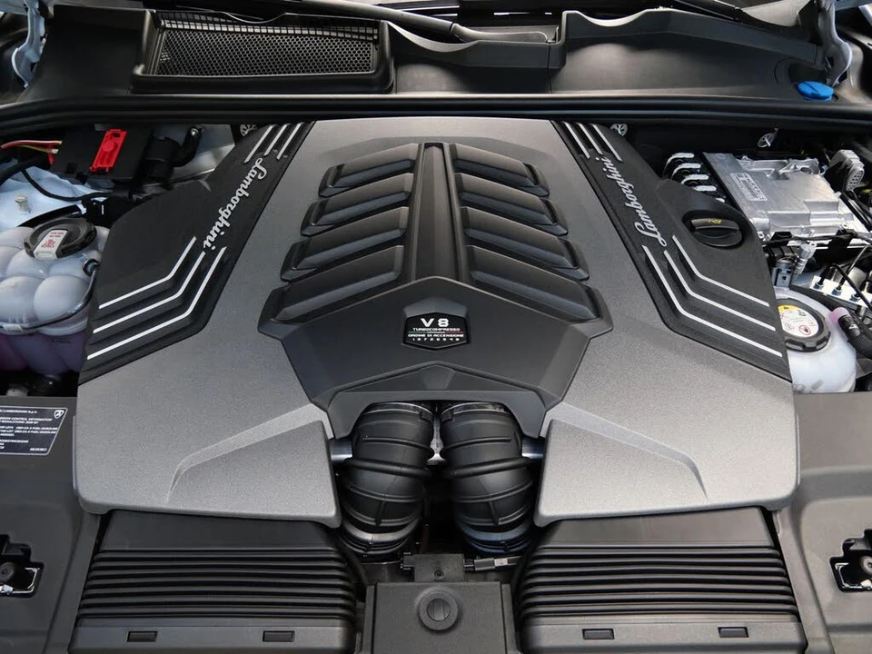 2026 Lamborghini Urus SE - Image 26 of 28