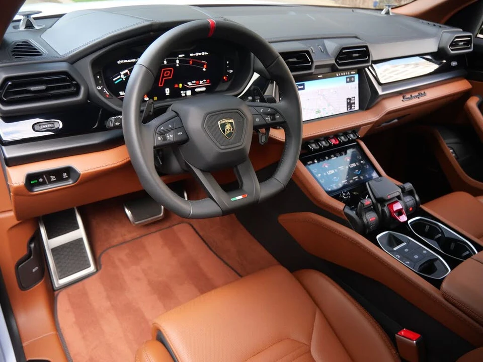 2026 Lamborghini Urus SE - Image 14 of 28