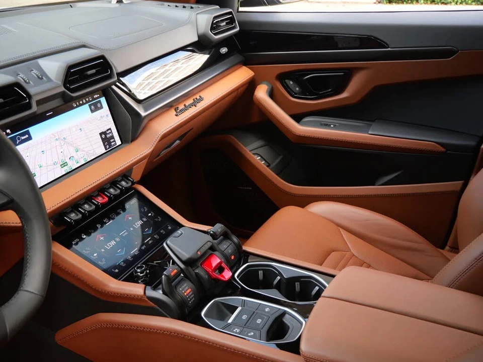 2026 Lamborghini Urus SE - Image 16 of 28