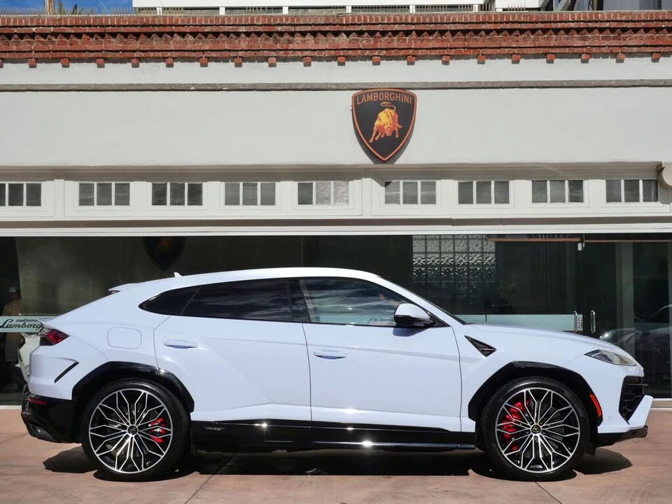 2026 Lamborghini Urus SE - Image 2 of 28