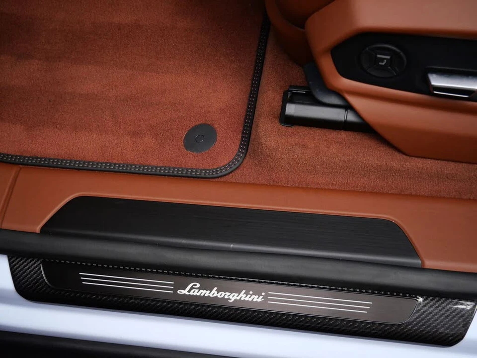 2026 Lamborghini Urus SE - Image 18 of 28