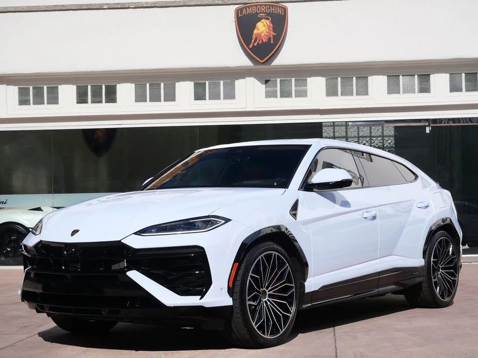 2026 Lamborghini Urus SE - Image 11 of 28
