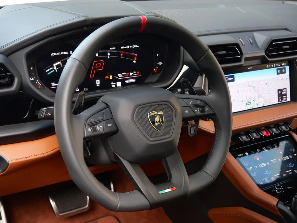 2026 Lamborghini Urus SE - Image 15 of 28