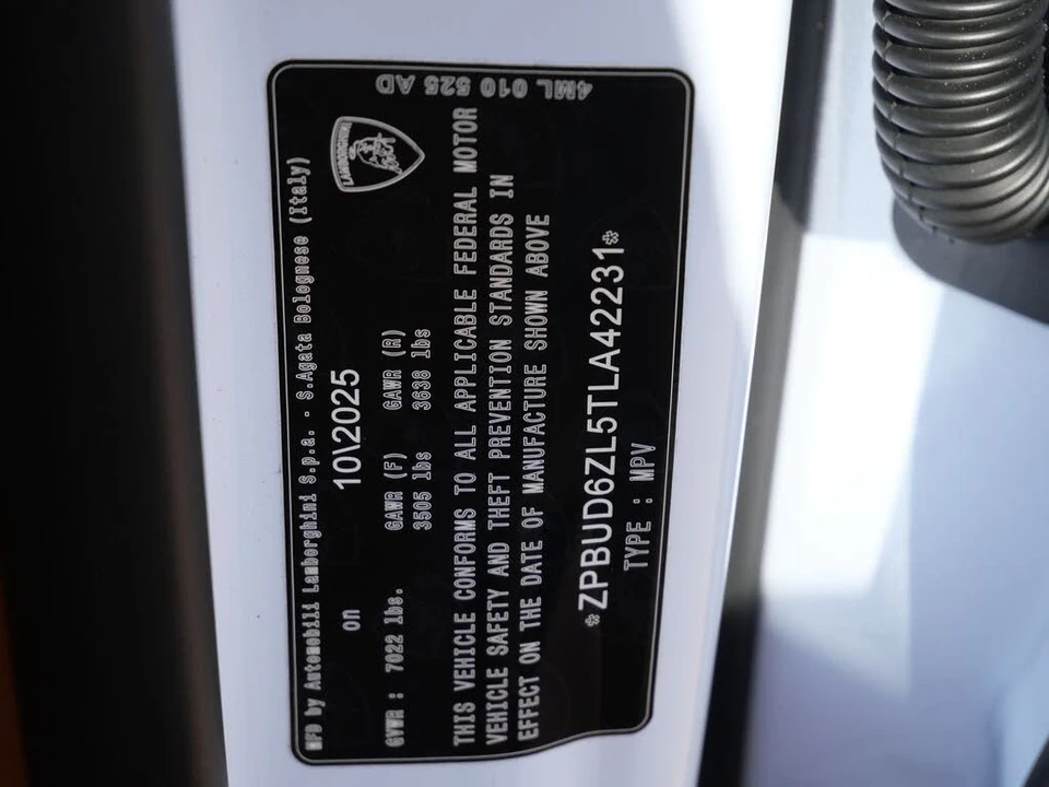 2026 Lamborghini Urus SE - Image 28 of 28