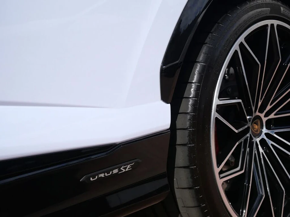 2026 Lamborghini Urus SE - Image 10 of 28