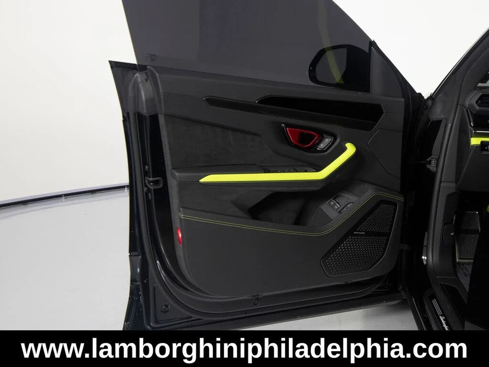 2026 Lamborghini Urus SE - Image 12 of 31