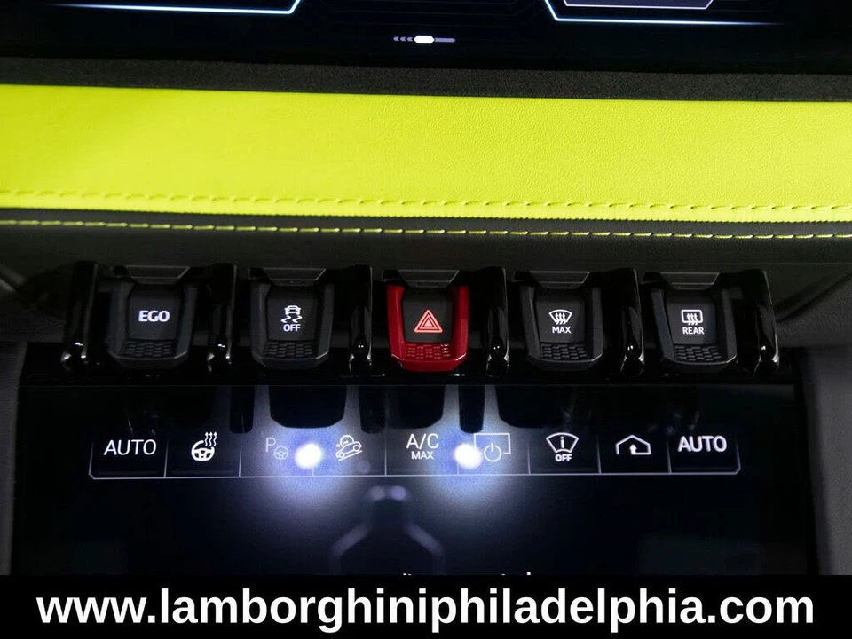2026 Lamborghini Urus SE - Image 26 of 31