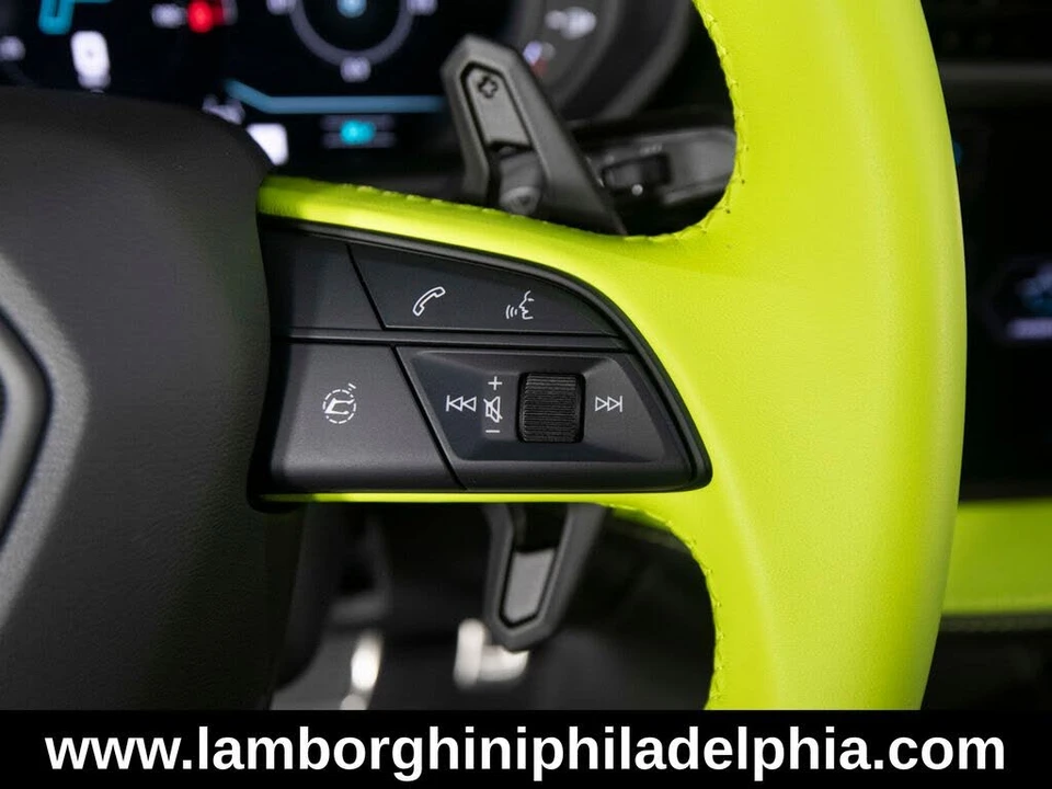 2026 Lamborghini Urus SE - Image 19 of 31