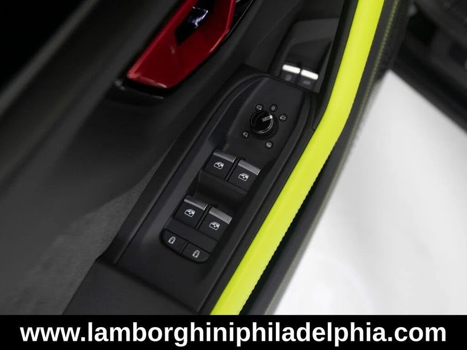 2026 Lamborghini Urus SE - Image 15 of 31