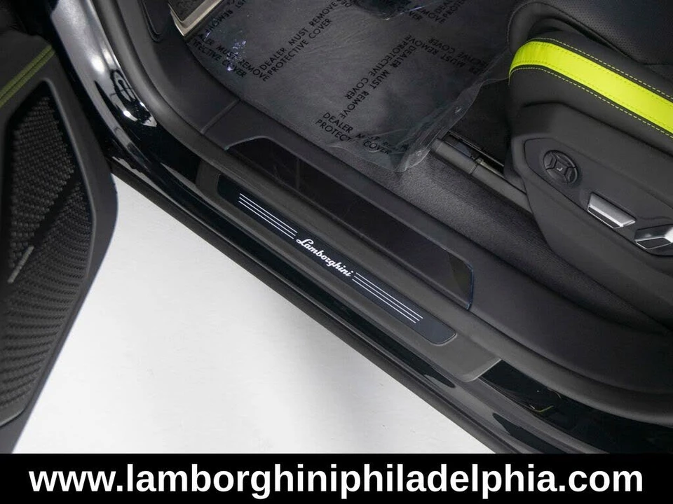 2026 Lamborghini Urus SE - Image 14 of 31
