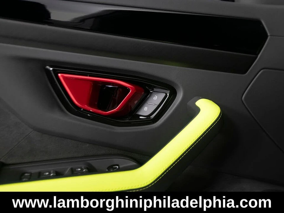 2026 Lamborghini Urus SE - Image 16 of 31