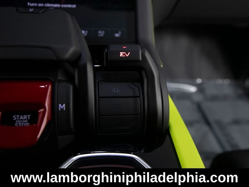 2026 Lamborghini Urus SE - Image 30 of 31