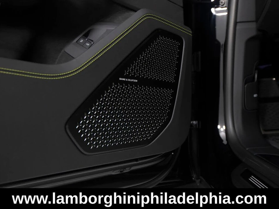 2026 Lamborghini Urus SE - Image 13 of 31
