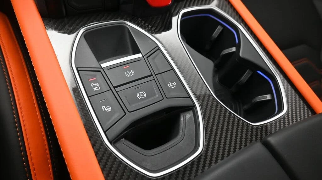 2026 Lamborghini Urus SE - Image 26 of 28