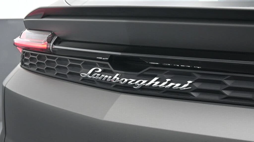 2026 Lamborghini Urus SE - Image 23 of 28